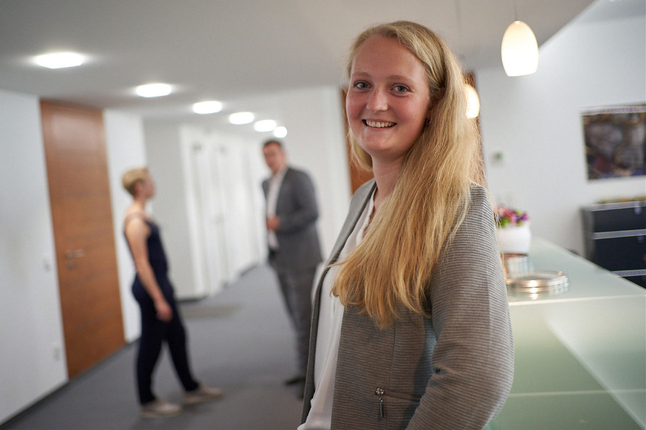 Mitarbeiterin am Thresen