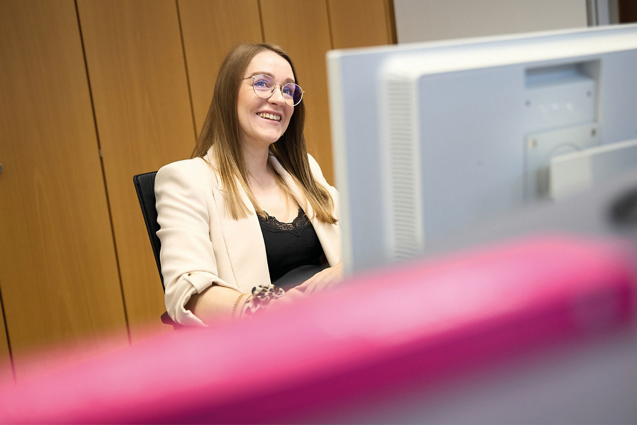 Frau am Computer