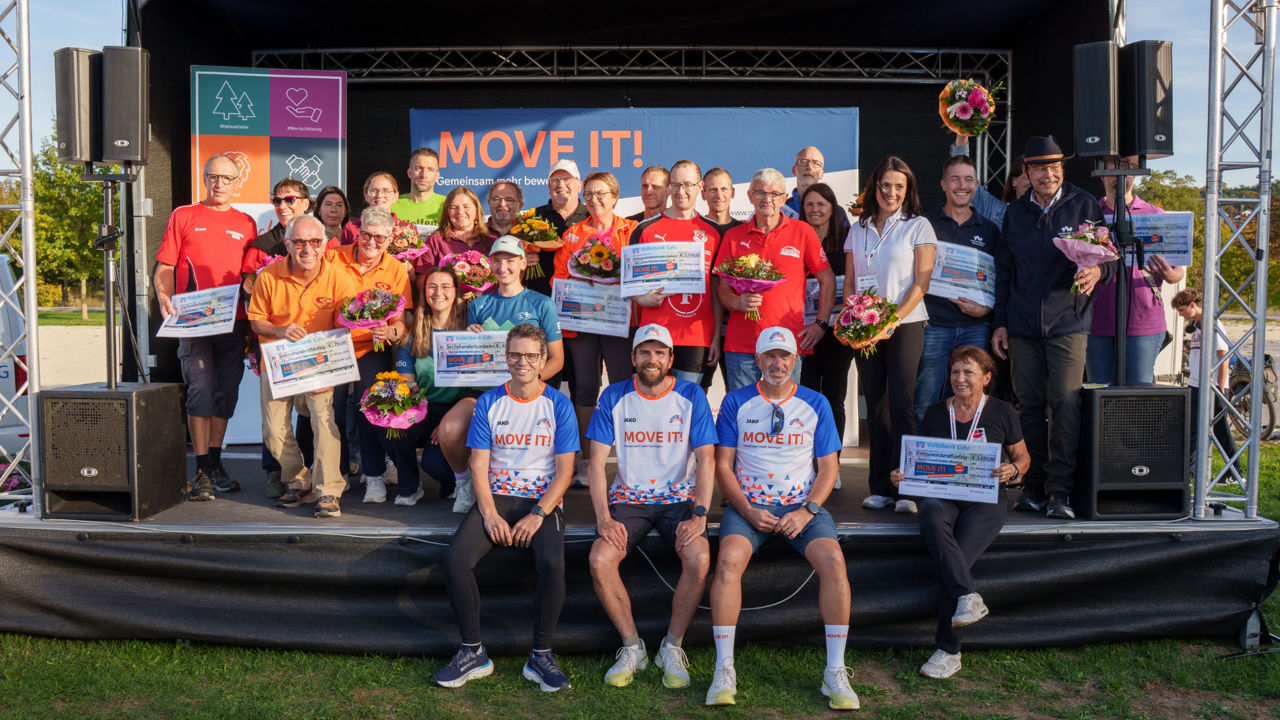Das Bild zeigt die Teilnehmer der Move-It Laufchallenge