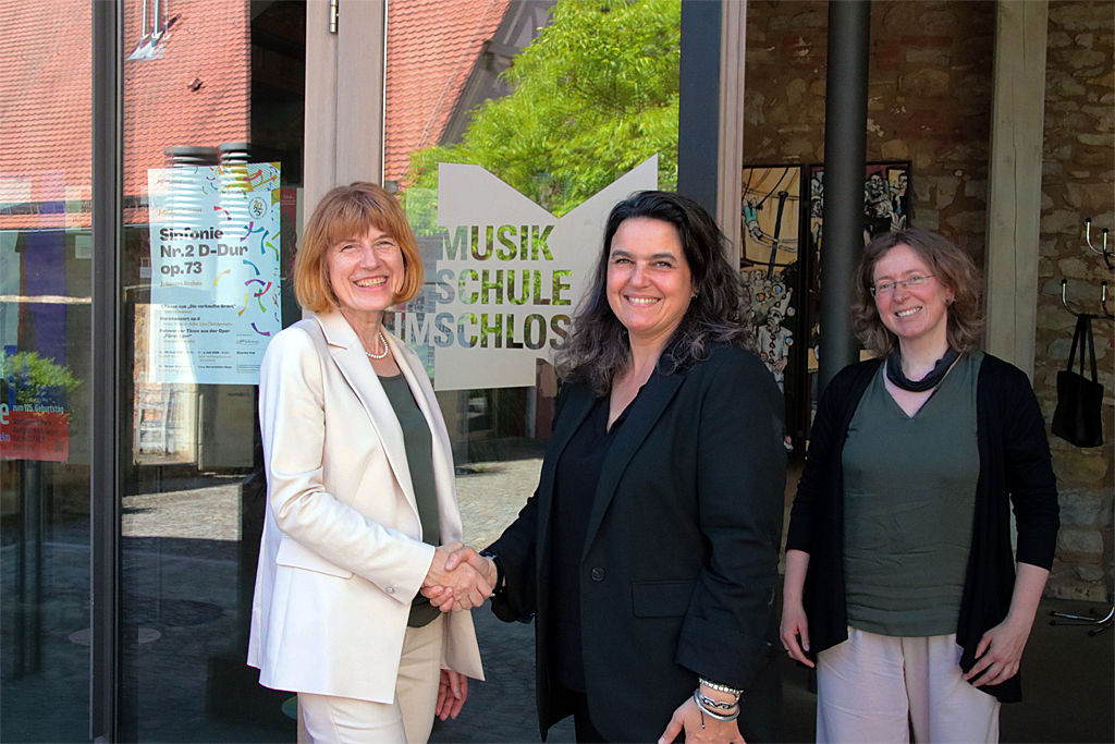 Begrüßung vor der Musikschule Bietigheim