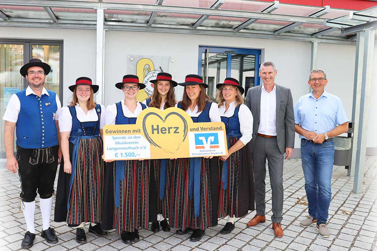 Raiffeisenbank Schwabmünchen-Stauden eG unterstützt Musikverein Langenneufnach e.V.