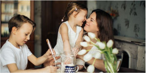 Mutter mit zwei Kindern 