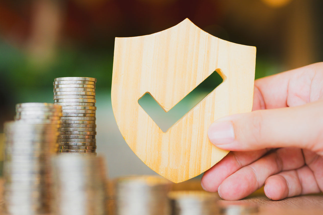 Schild Sicherheit mit Geld dahinter