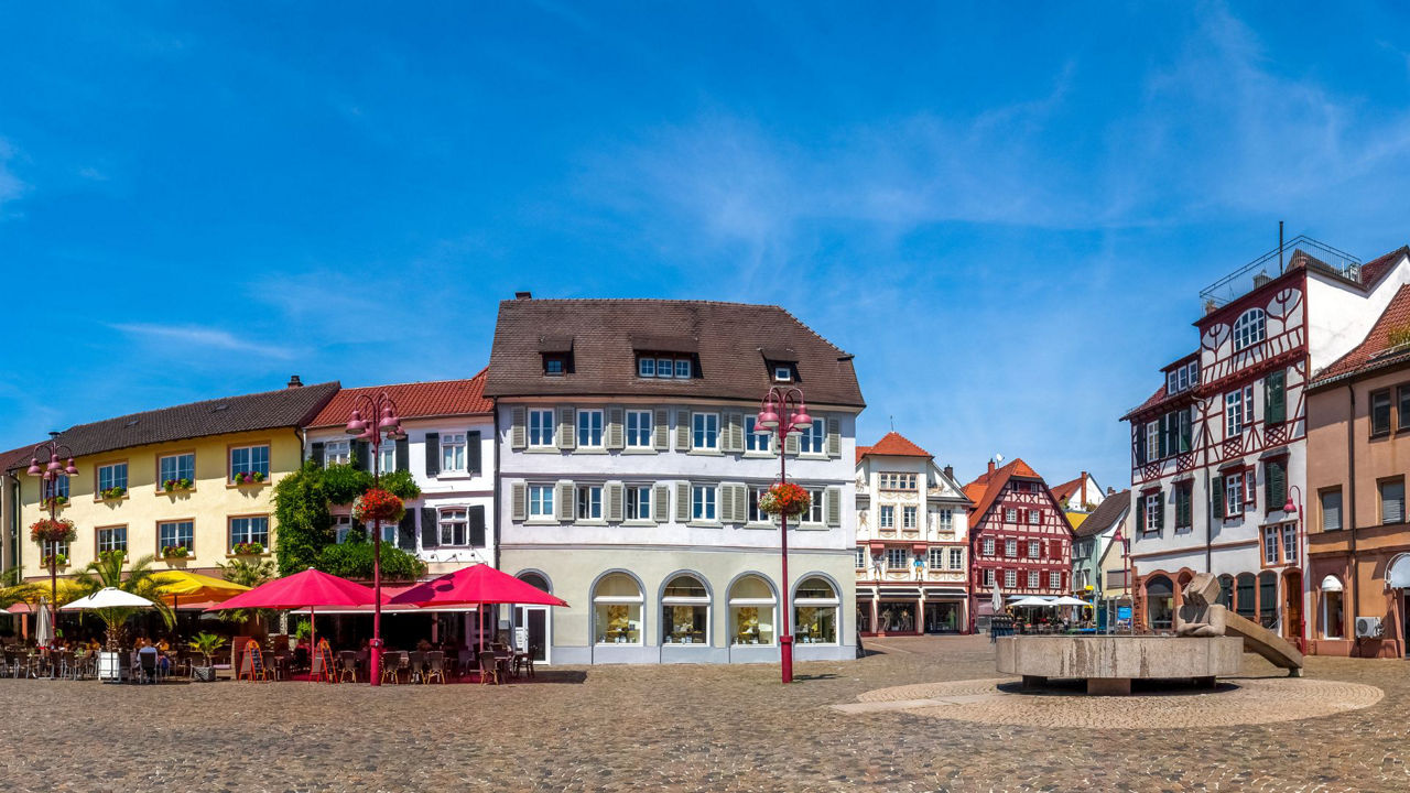 Ein Blick auf die Gebäude vom Marktplatz Lahr