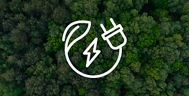 Wald von oben als Hintergrund, davor ein Icon das ein Stromkabel zeigt