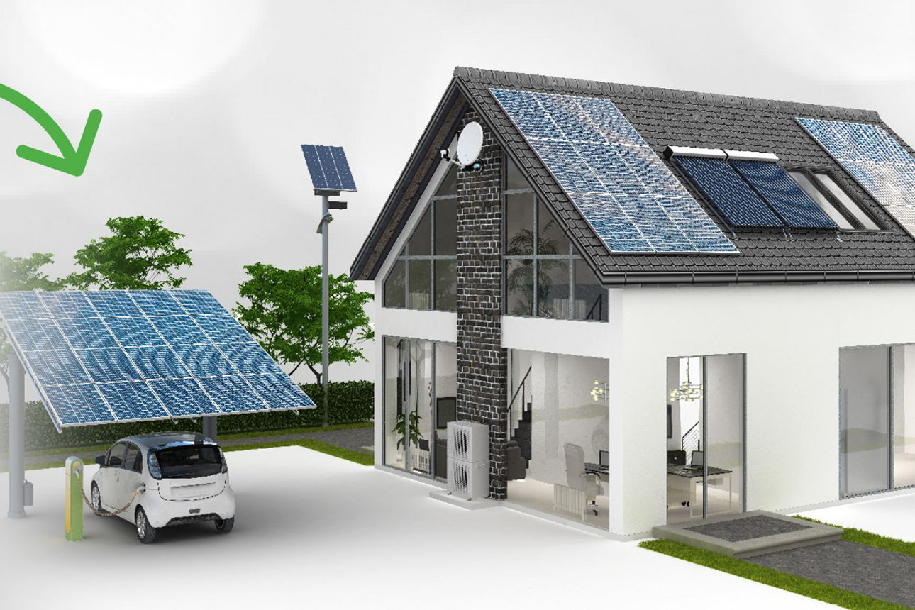 ein Sparbrief, Geld, eine Solaranlage mit E-Auto und das Modell eines Hauses nebeneinander