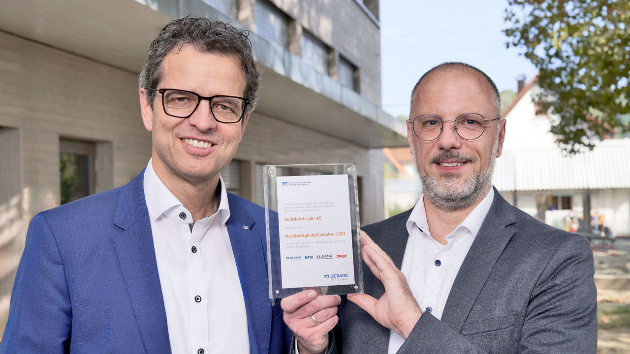 Peter Rottenecker und Marcel Enderle lächeln in die Kamera