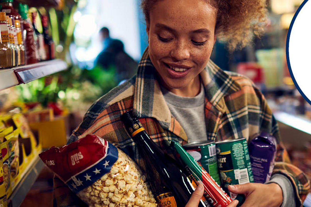 Frau im Einkaufsladen