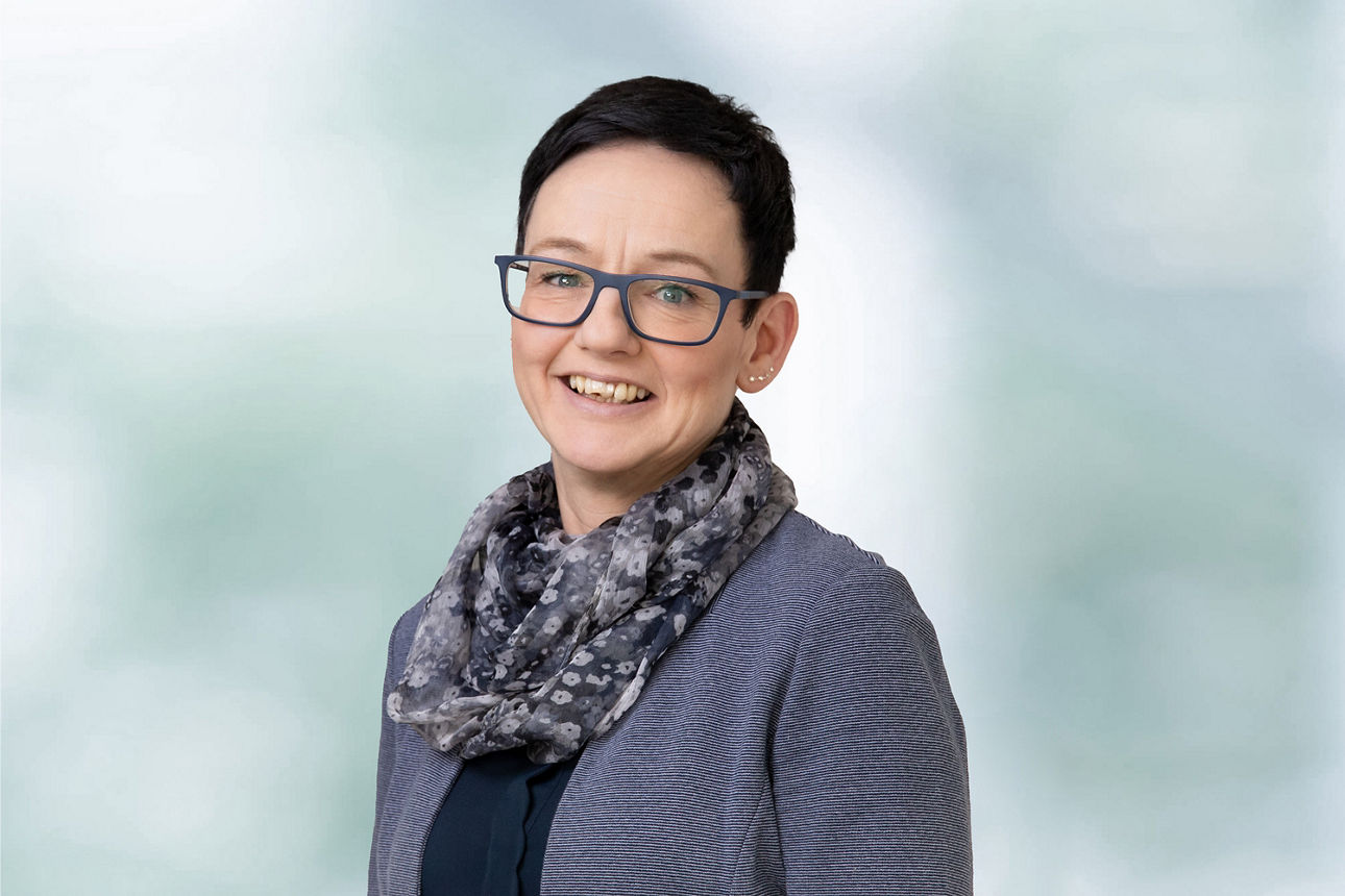 Portraitaufnahme unserer Kollegin Jenny Nedbal