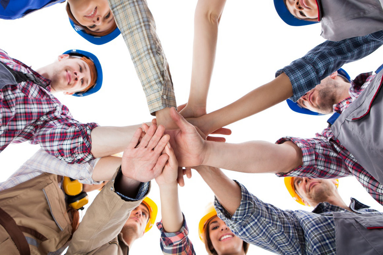 Handwerker die Ihre Hände zusammenlegen