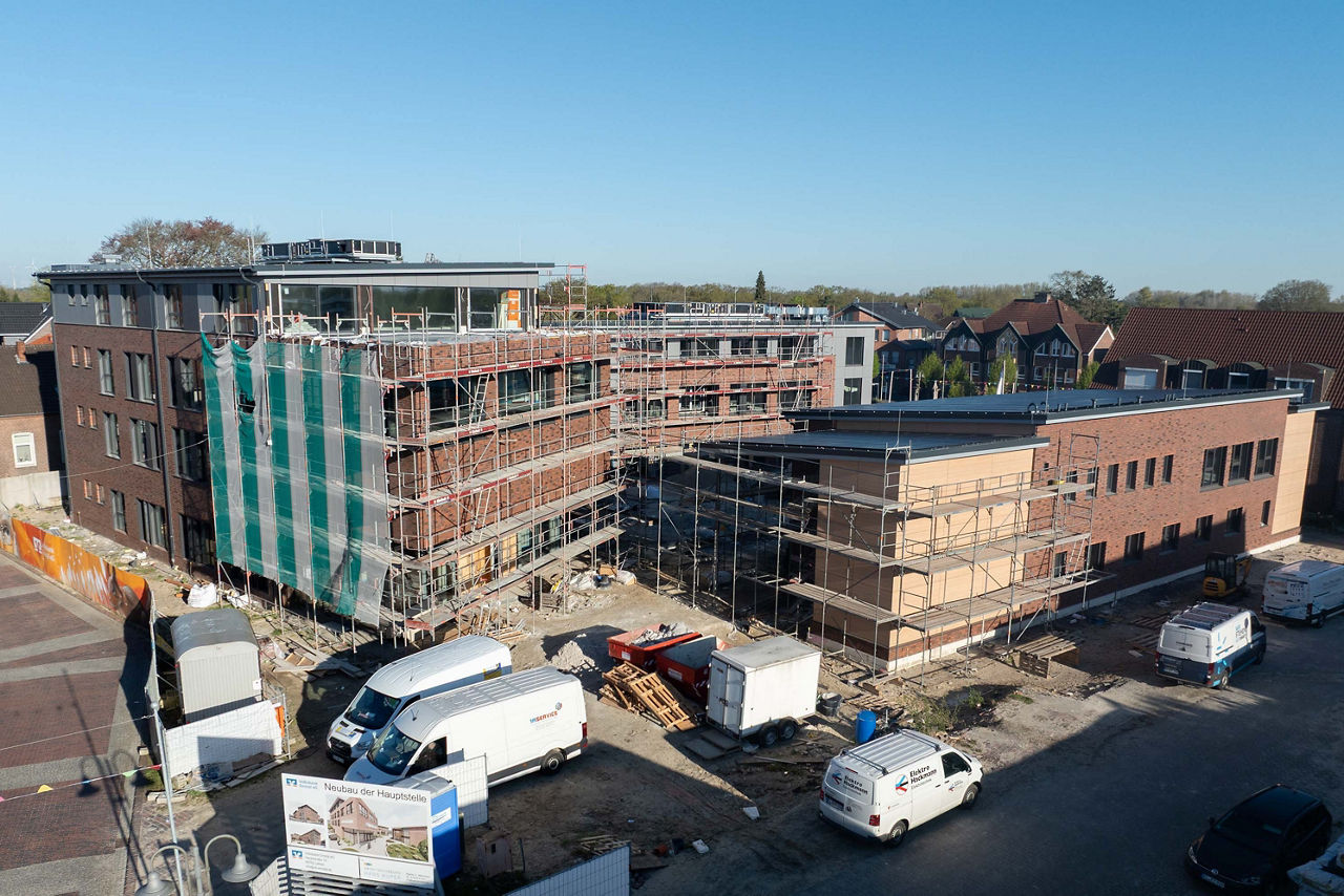 Der Vorhang fällt: Das Gerüst wurde zum Teil abgebaut und Schritt für Schritt entsteht freie Sicht auf den Neubau. 