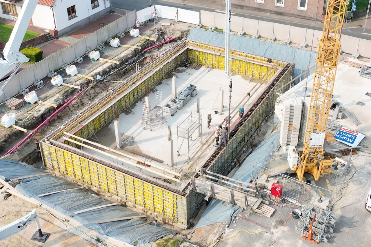 Betonage der Kellerwände: Es geht weiter voran.