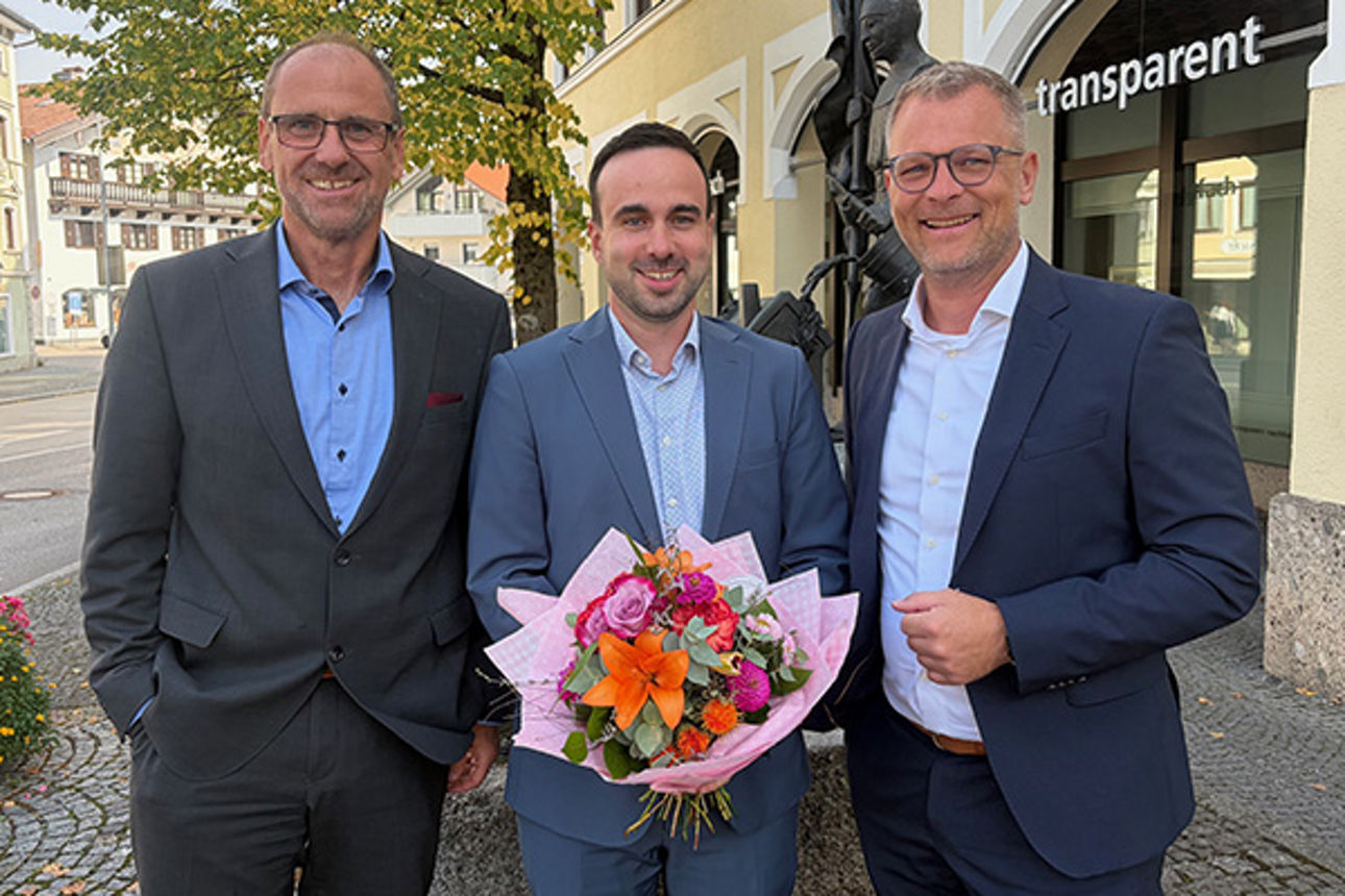 Herr Ungelenk und Herr Bäsler begrüßen Herrn Neubauer