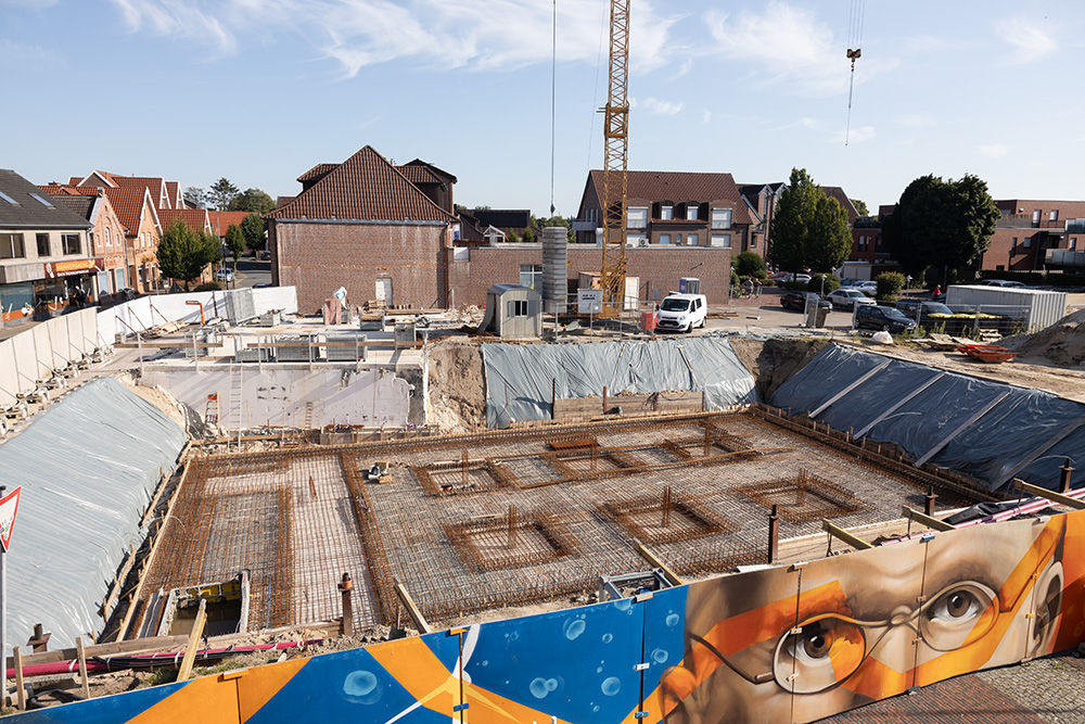 Der Neubau schreitet voran: Stahl und Beton formen das Fundament.