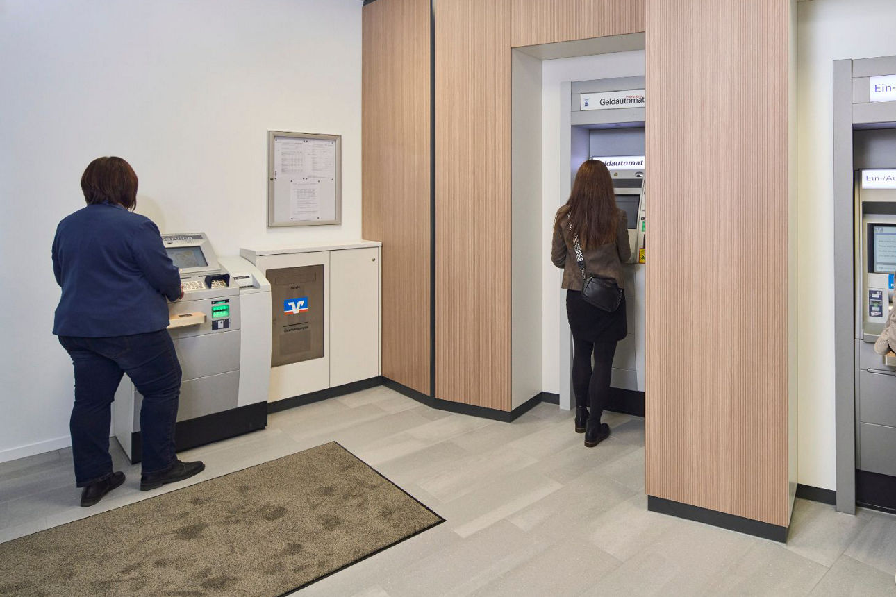 Das Bild zeigt den SB-Bereich der Filiale Rust