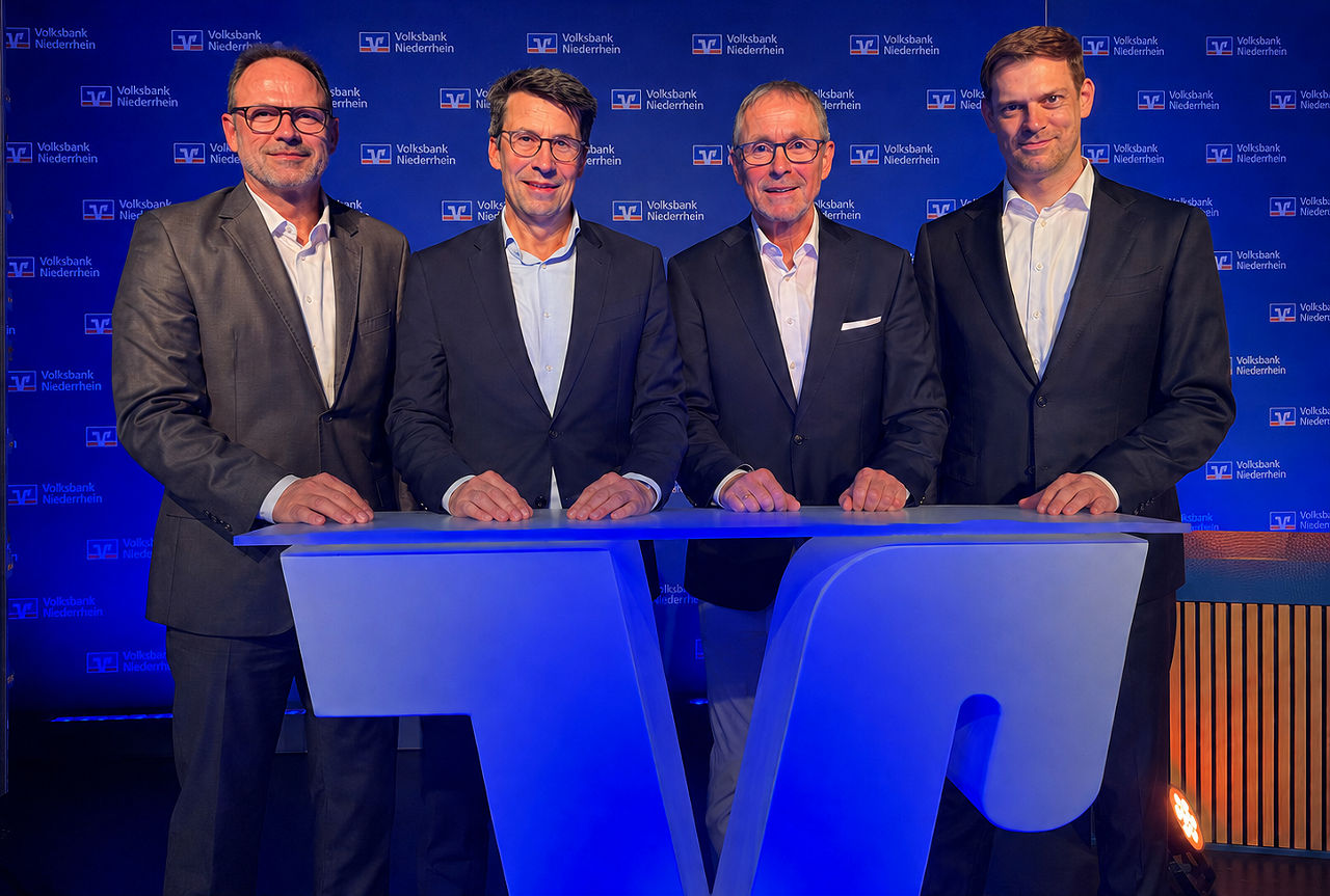 Der neue Aufsichtsrat der Volksbank Niederrhein mit dem Vorstand