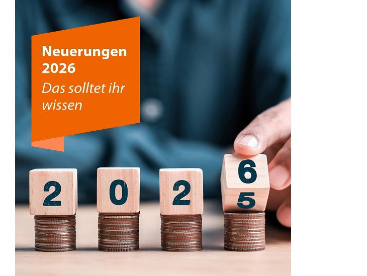 Auf vier Münzstapeln liegen vier Würfel mit den Ziffern 2 0 2 6; dazu der Text "Neuerungen 2026"