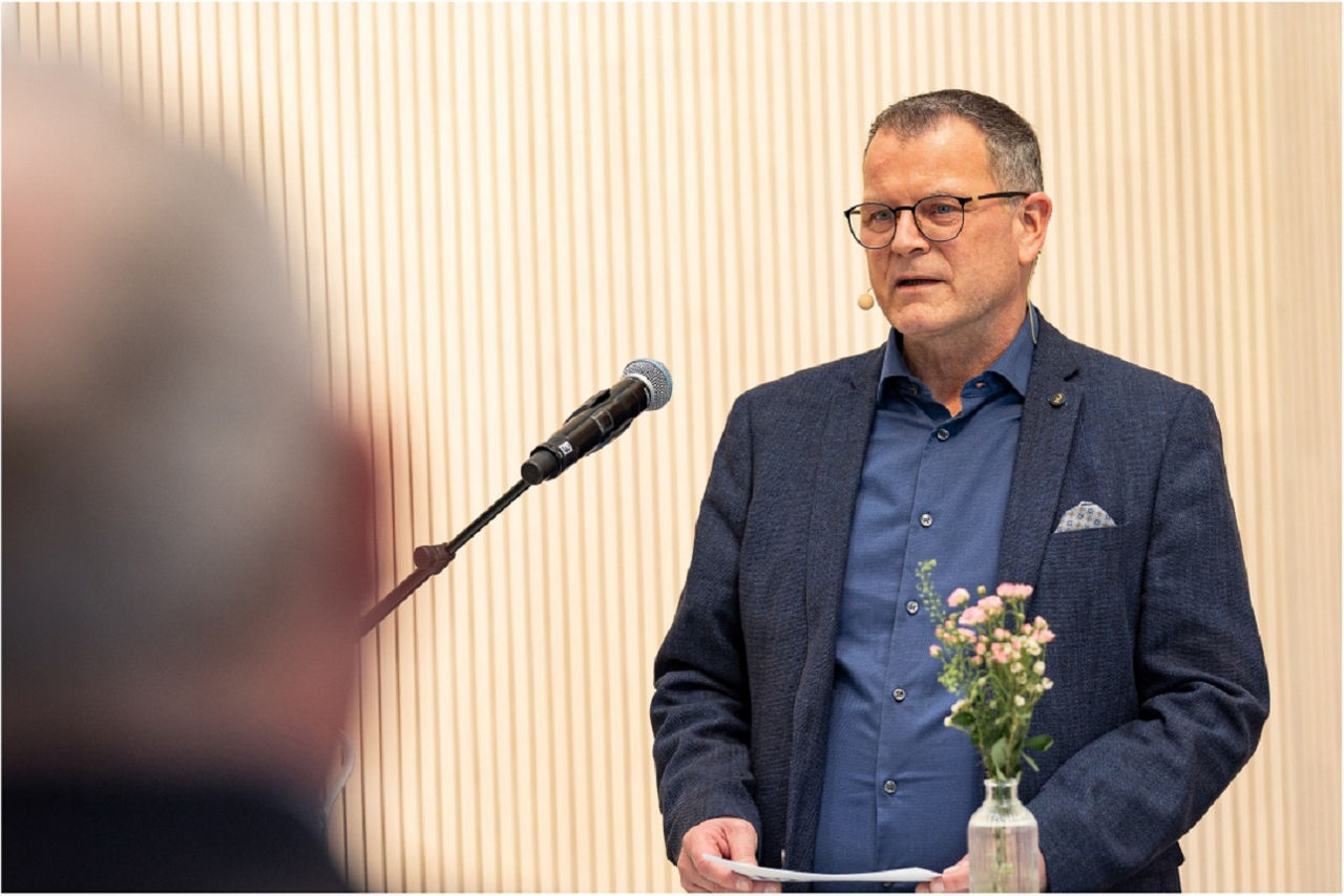 Vorstand Oliver Winter am Mikrofon