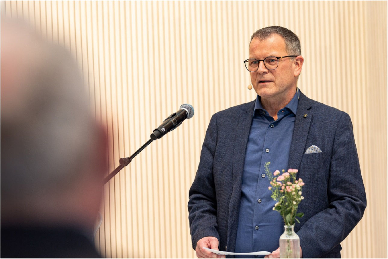 Vorstand Oliver Winter am Mikrofon