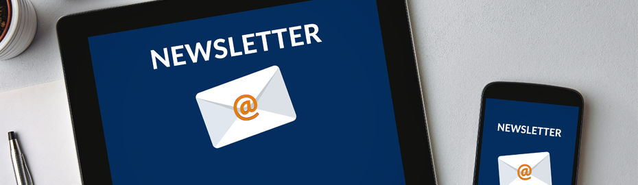 Smartphone und Tablet mit Email Briefumschlag und Newsletter