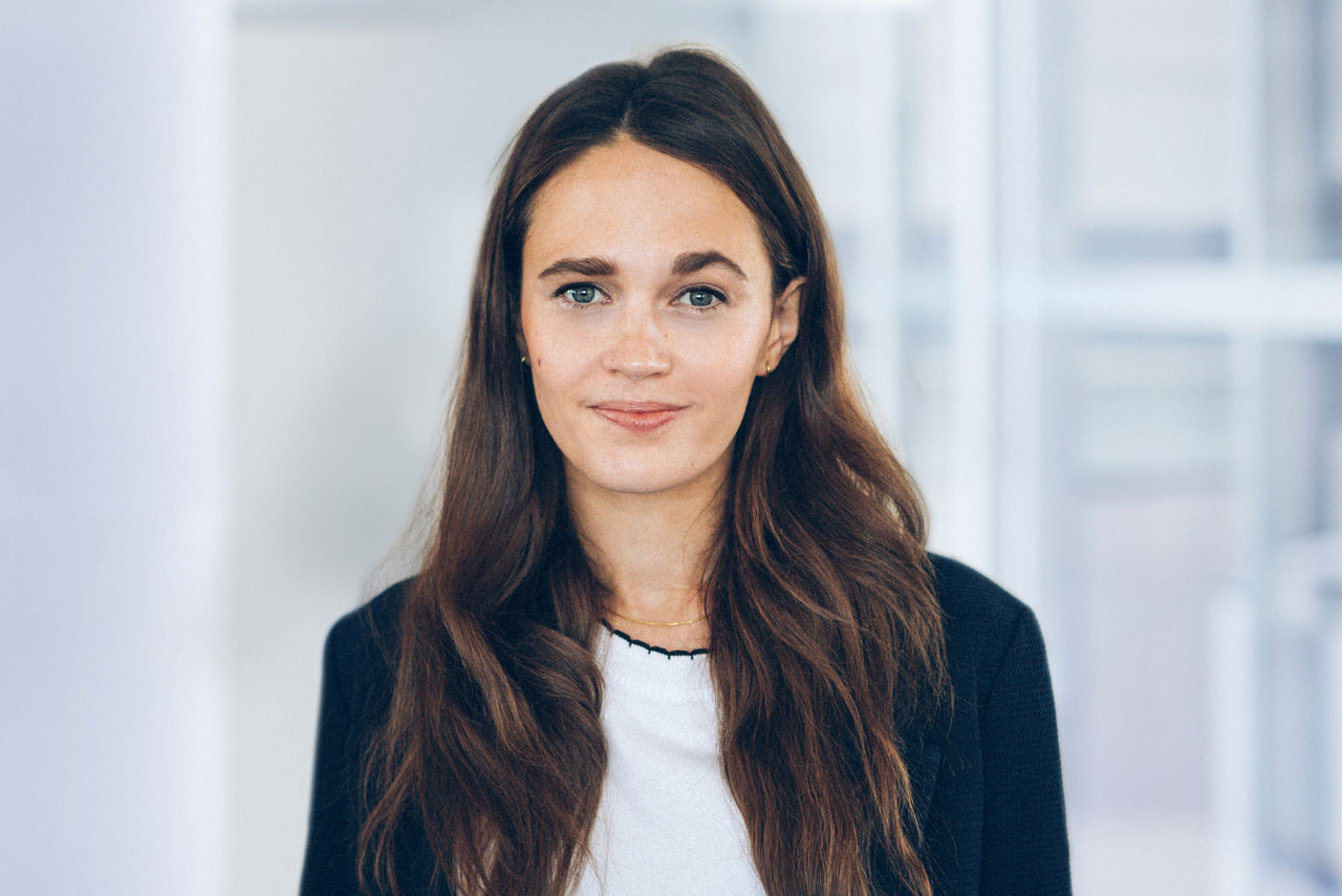 Portrait zeigt Nicole Dörner, Mitarbeiterin im Marketing