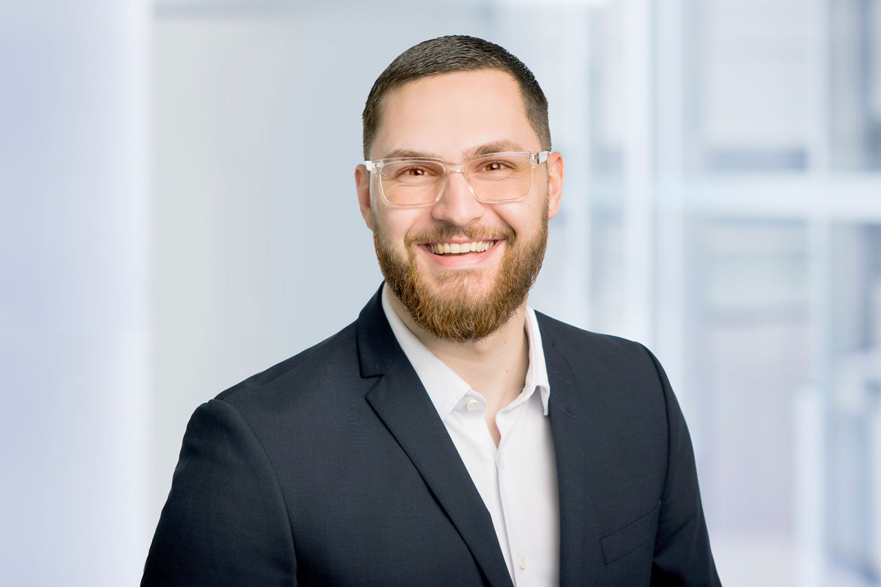 Portrait zeigt Nik Eichenauer, Bilanzanalyse