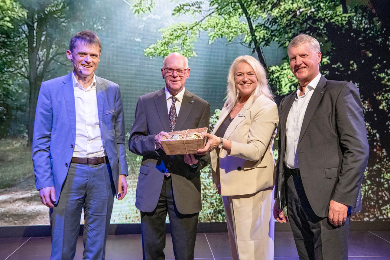 Gruppenfoto von Christoph Gubert, Norbert Lammert, Tanja Paas und Helmut Vilmar
