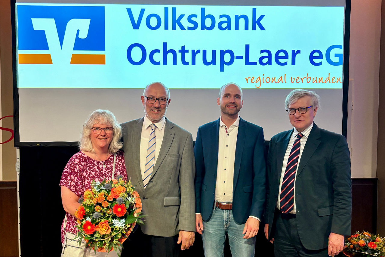 v.l. Petra und Leo Oberberghaus, Tobias Rochol und Burchard Graf von Westerholt