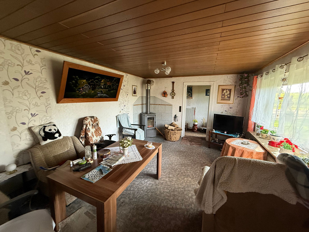 Wohnzimmer mit Kamin