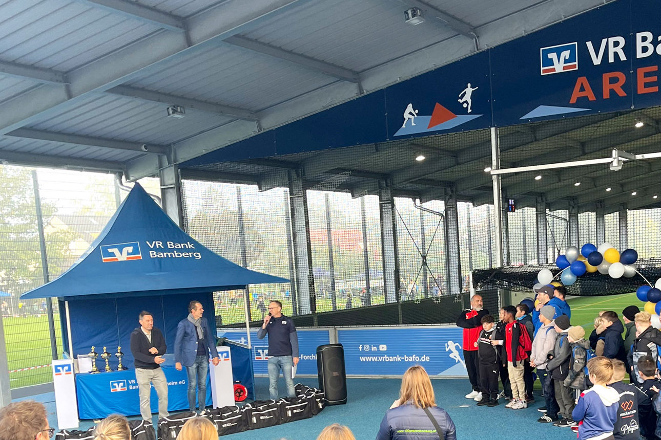 Offizielle Eröffnung des VR Bank Cups 2025 der VR Bank Bamberg-Forchheim vor der VR Bank Arena im neuen Sportpark des MTV Bamberg