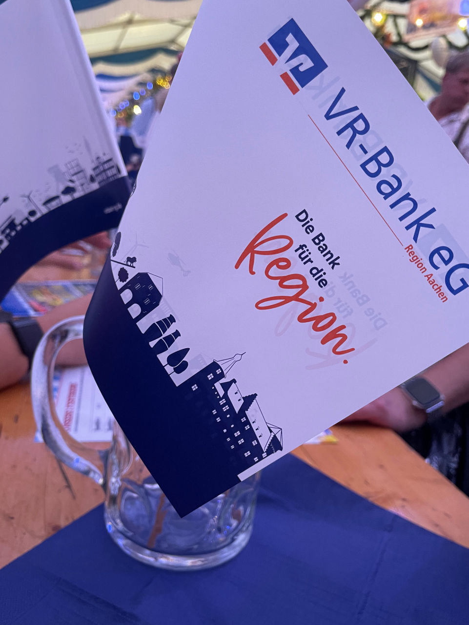 Fähnchen auf dem Oktoberfest in Übach-Palenberg.