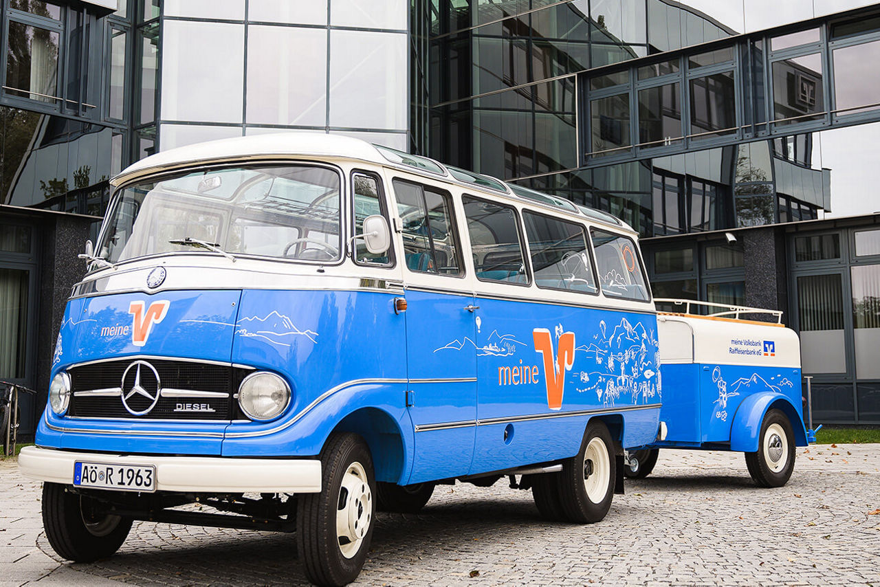 Oldtimer-Bus der meine Volksbank Raiffeisenbank