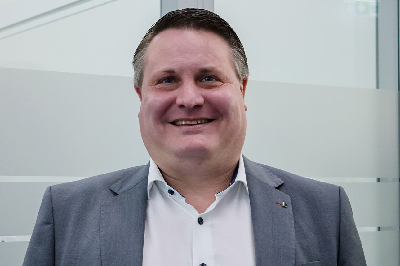Oliver Bandov lächelt