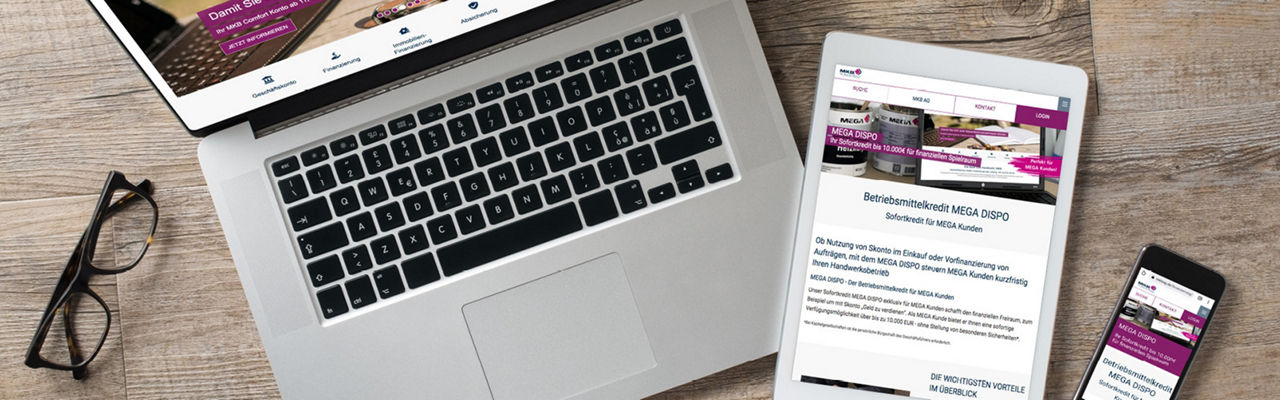 Laptop, Tablet und Smartphone mir offener Webseite