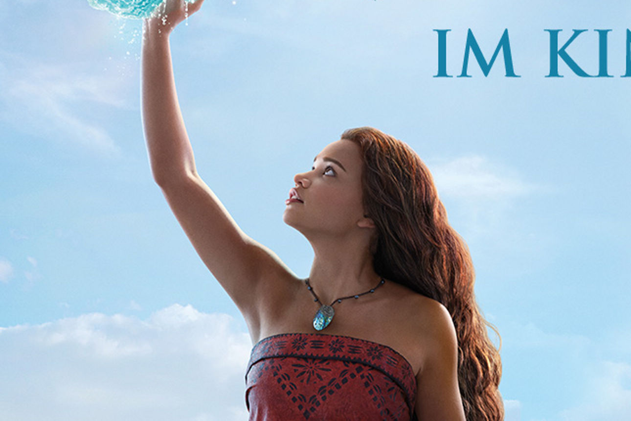 Szene aus dem Film Vaiana - Vaiana hält mit der Hand eine große Welle