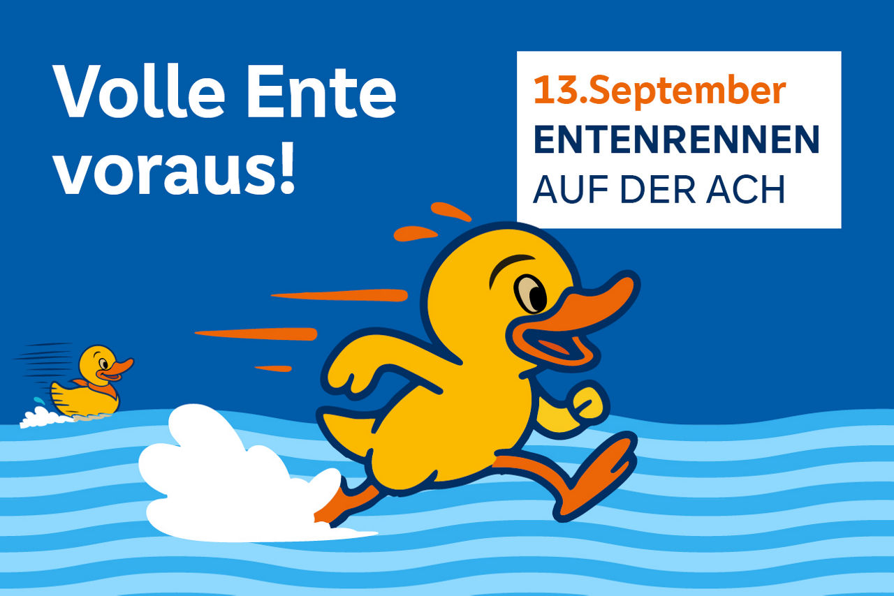 Gelbe Plastikente beim Entenrennen auf der Ach