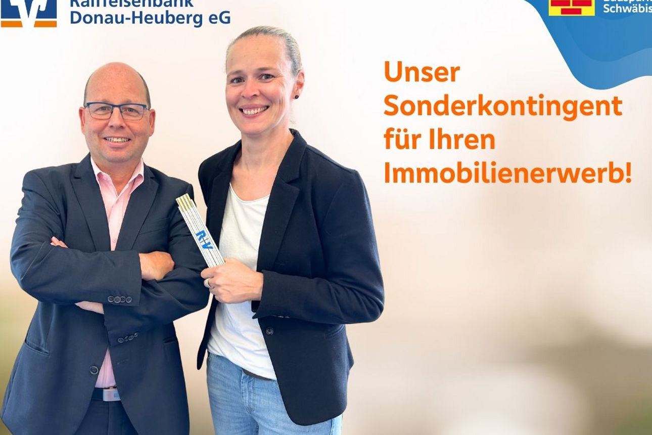 Ein Mann und eine Frau stehen nebeneinander - Text daneben "Unser Sonderkontingent für Ihren Immobilienerwerb!"