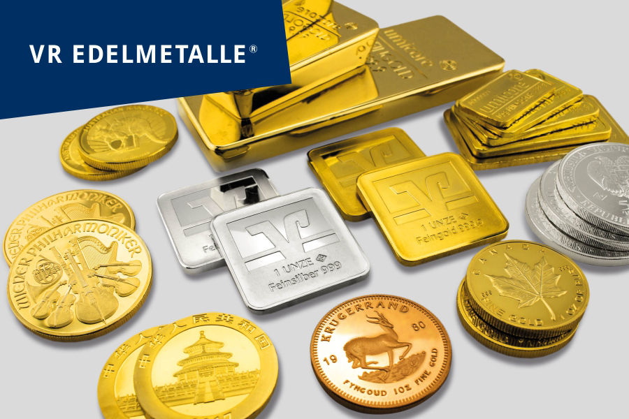 Verschiedene Goldbarren, Goldmünzen sowie Silber- und Bronzemünzen