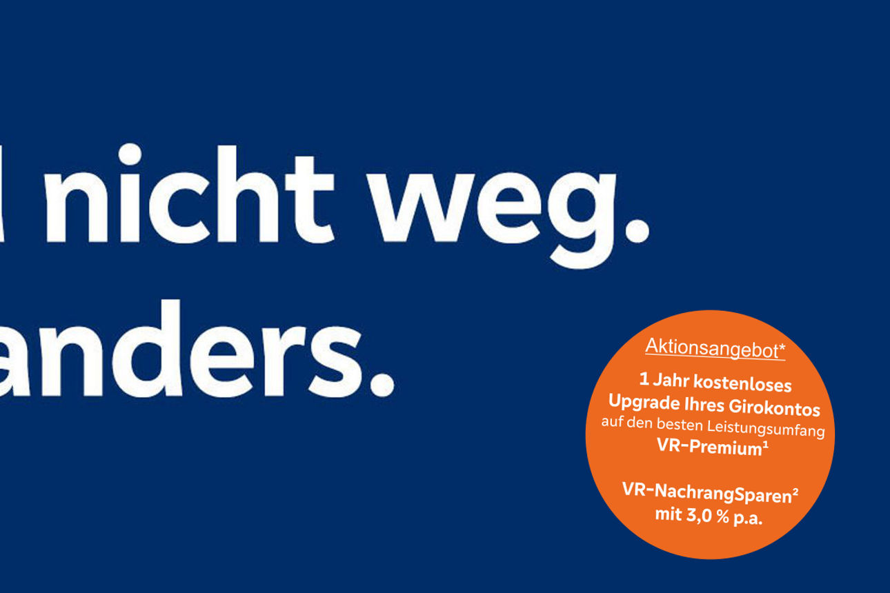 Weißer Text "Wir sind nicht weg. Nur woanders." auf blauem Hintergrund