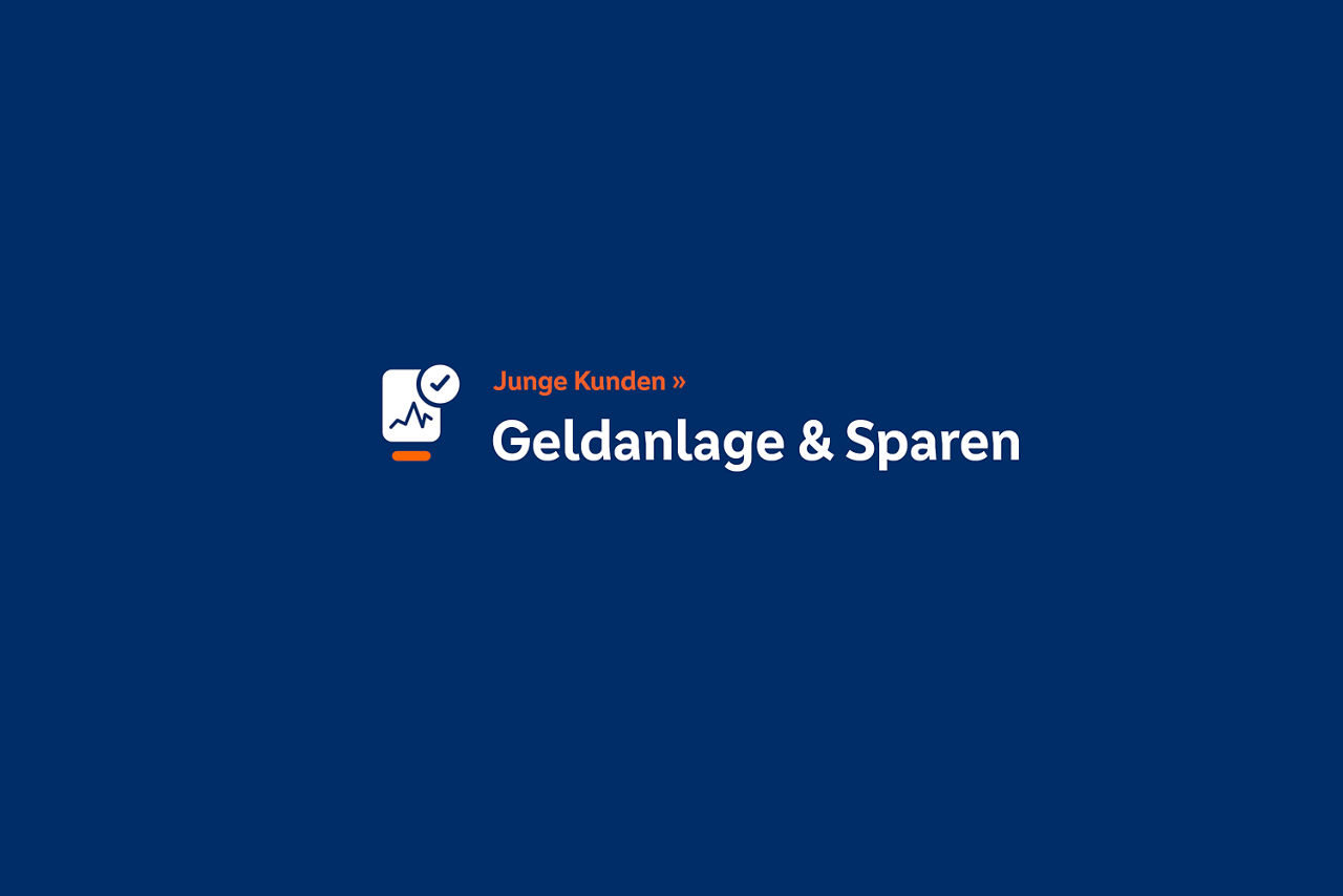 Weisser Schriftzug " Geldanlage & Sparen" auf blauem Grund