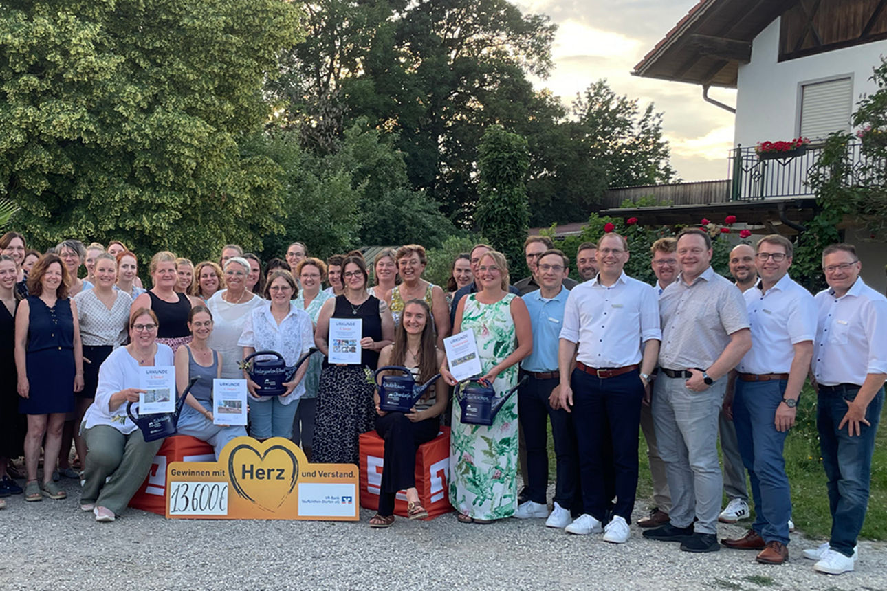 Gruppenbild der Preisverteilung zum Kindergartenwettbewerb