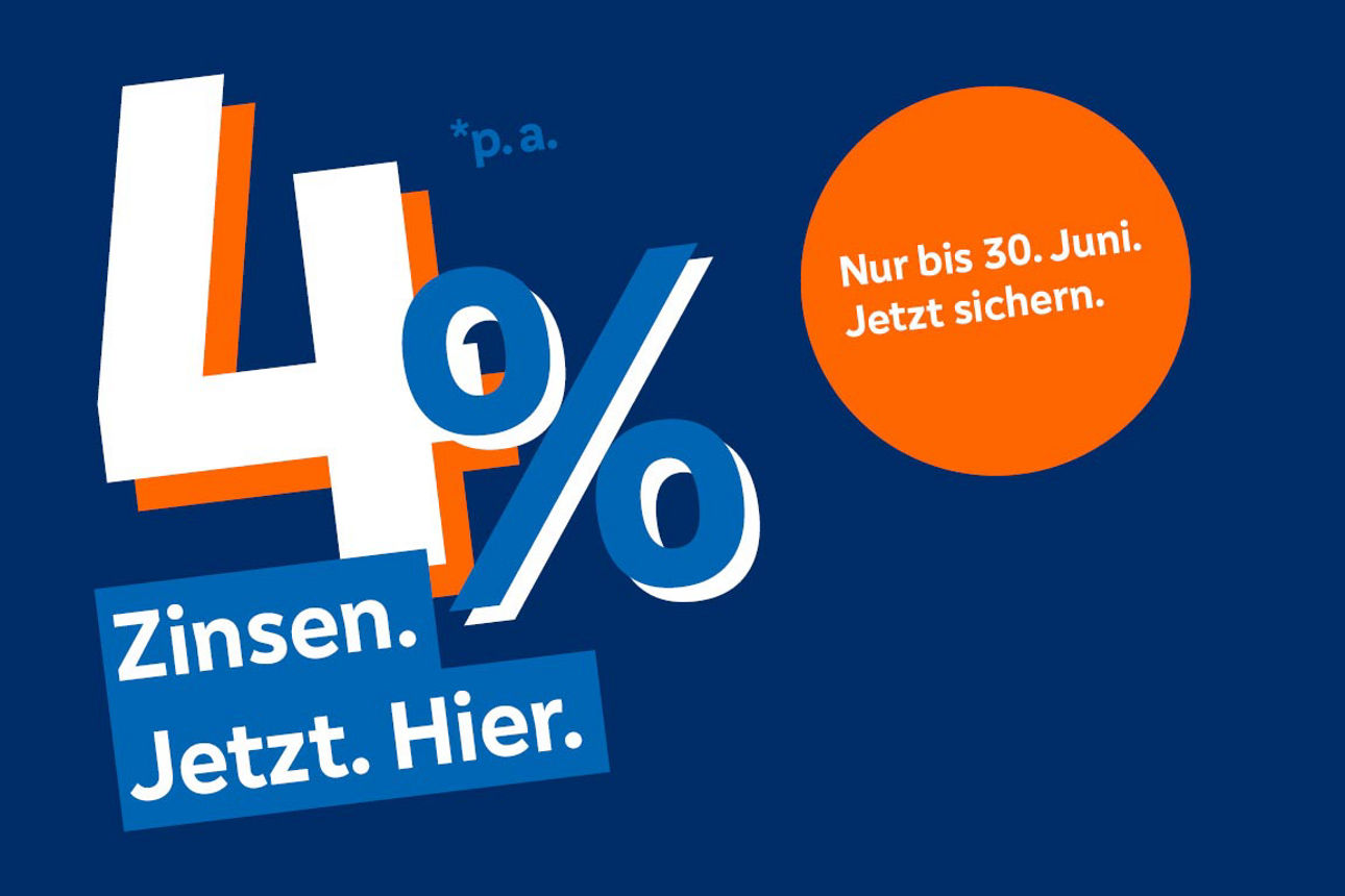 Blauer Hintergrund mit Schrift 4 % Zinsen