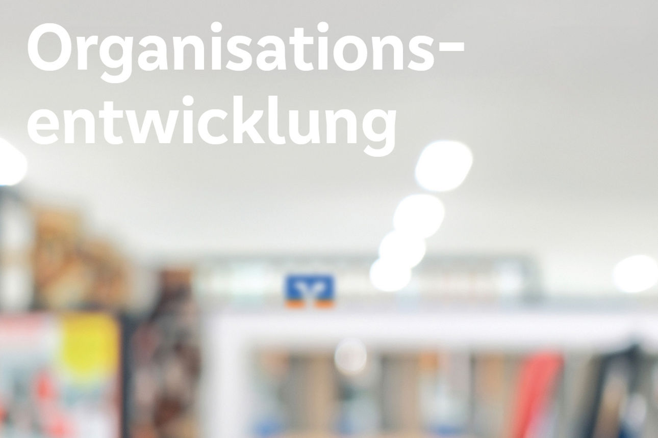 Verschwommener Hintergrund in einen Serviceraum für Kundinnen und Kunden