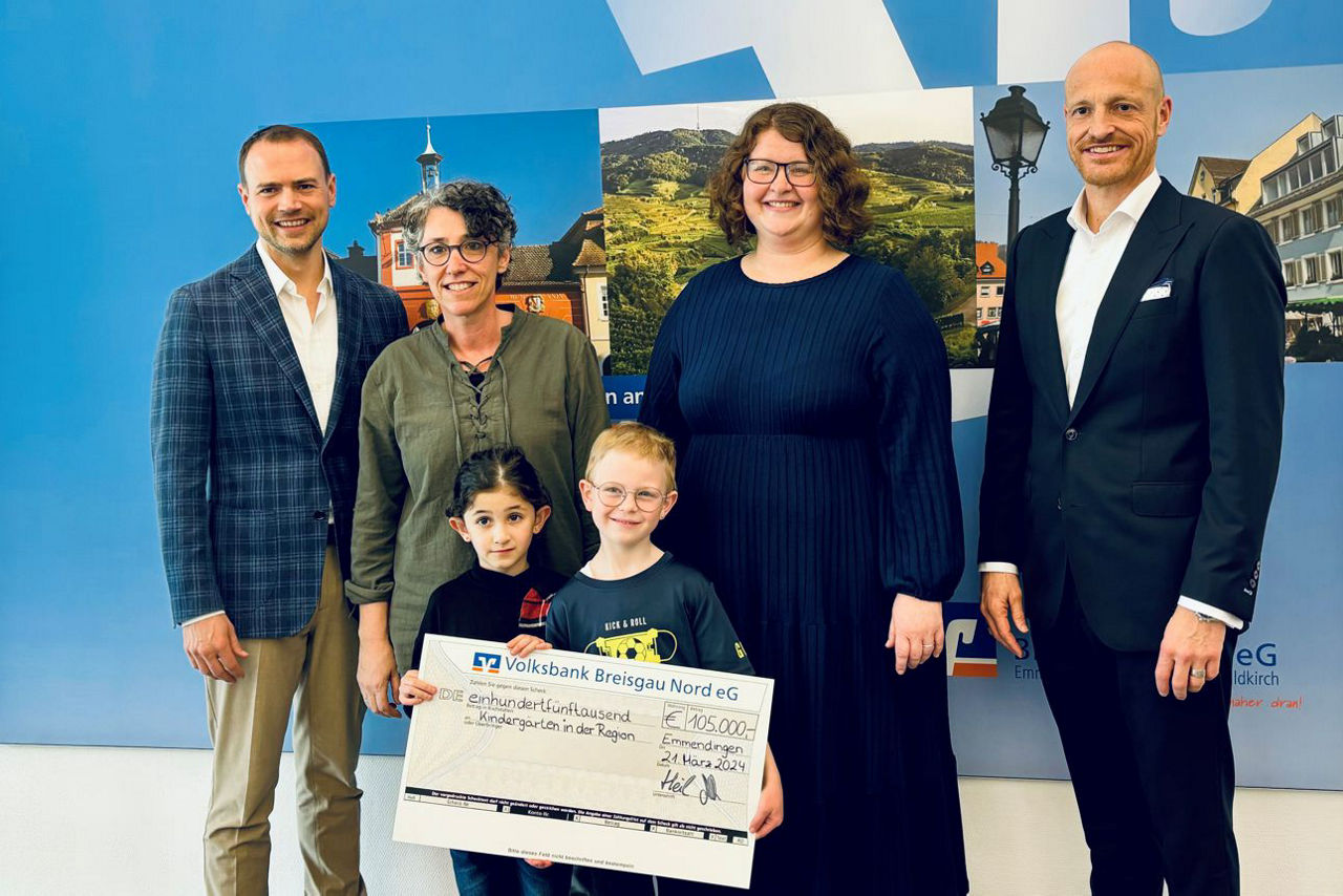 Luftballon 150 und Mitarbeiter