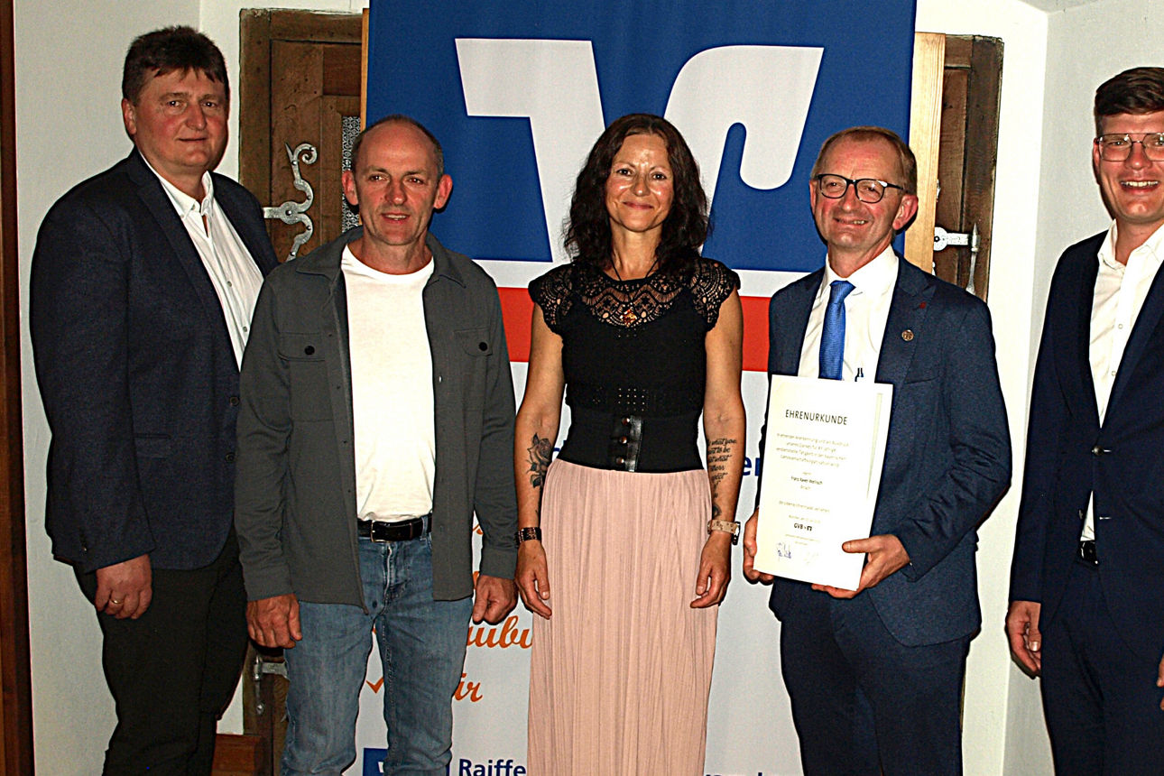 v.l.n.r: Hermann Lamecker, Stefan Adam, Corinne Mauerer, Franz Wellisch, Revisor Hoffman und Harald Eisenreich