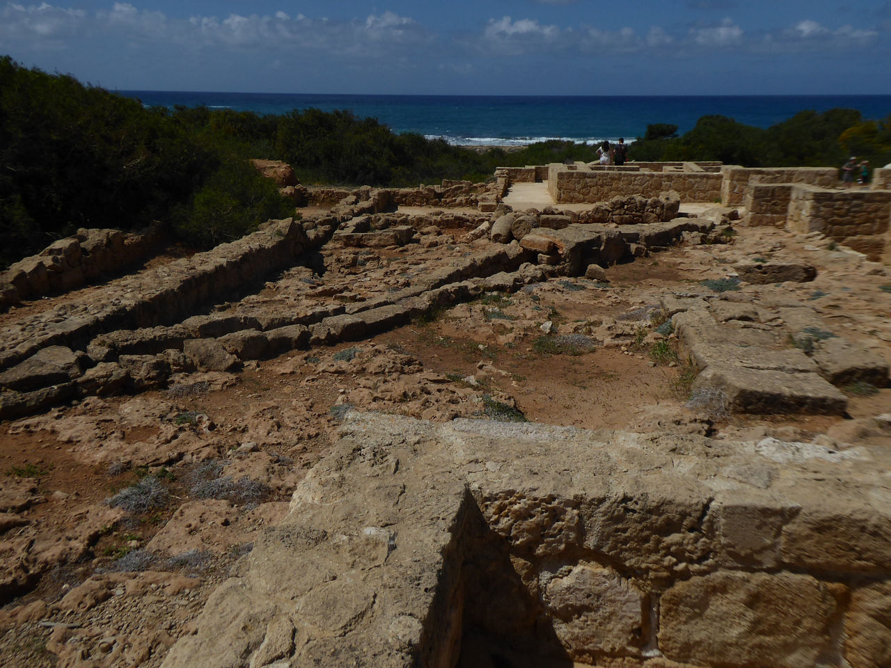 Historische Ruine mit Blick auf das Meer 