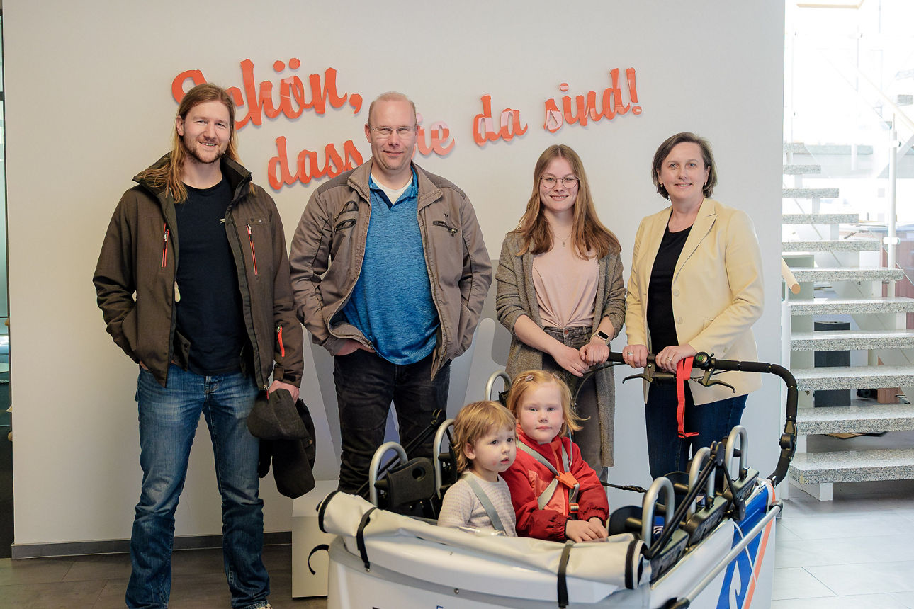 VRmobil-Kinderbusse Übergabe Varel