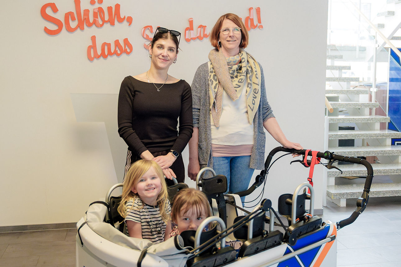 VRmobil-Kinderbusse Übergabe Varel