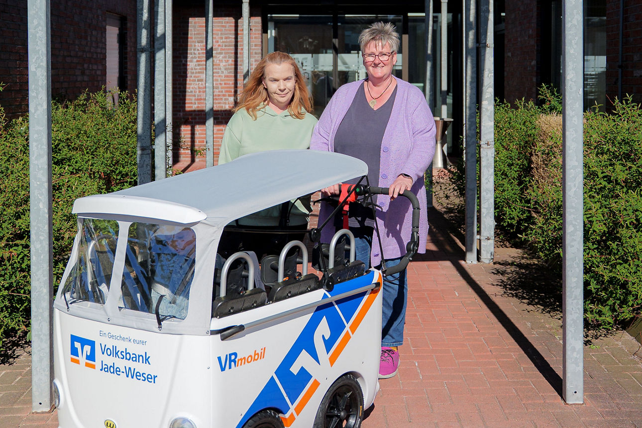 Übergabe VRmobil-Kinderbusse Butjadingen