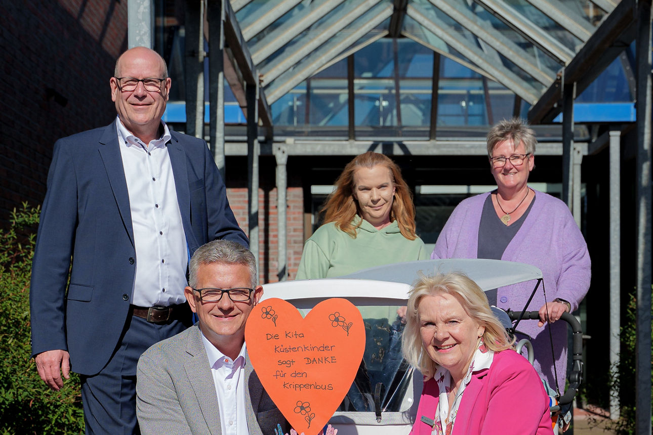 Übergabe VRmobil-Kinderbusse Butjadingen